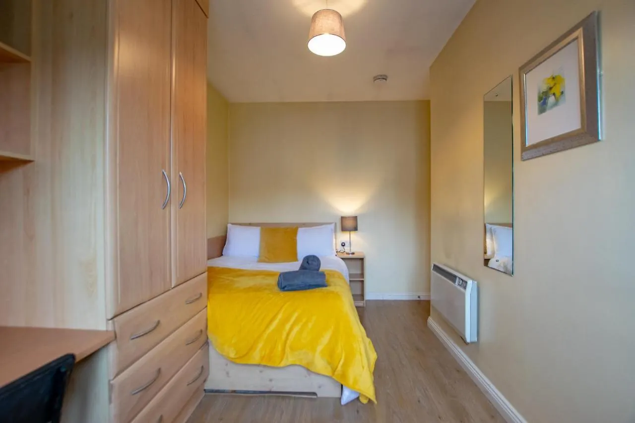 126 - Gort Na Coiribe 4 Bedroom Duplex, By Shortstays Galway Holiday home